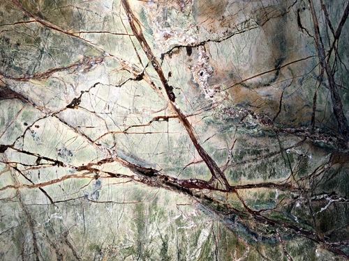 Immagine con astratto, marmo, venature, marrone, righe, roccia, linee, verde, segni, bianco